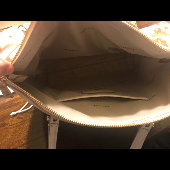 COACH Winter White Super Soft Leather Purse!!!! - Picture 4 of 6